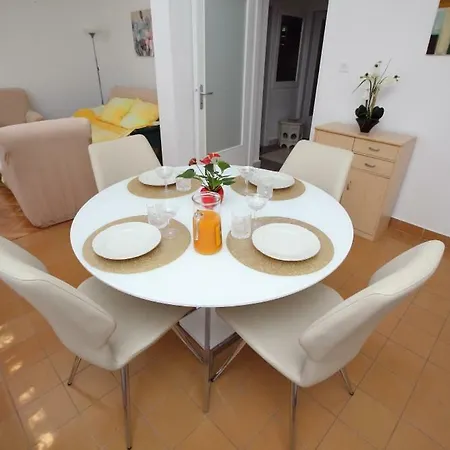 Oliva Apartment *